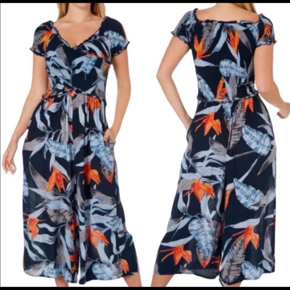 🌊 Size S Patrons of Peace Floral Romper